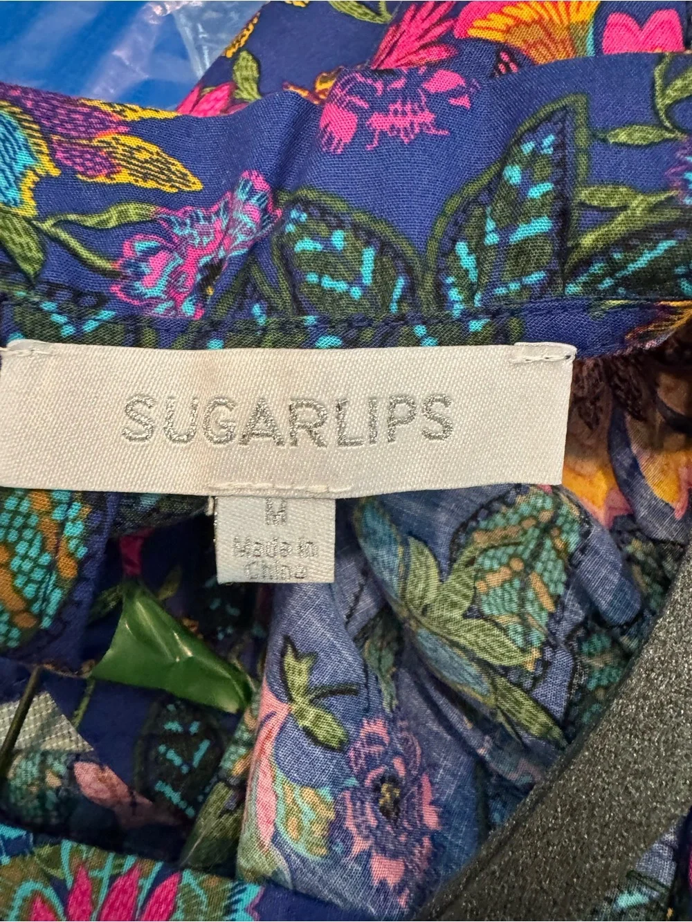 Beautiful Sugarlips size medium floral short sleeve blouse LIKE NEW - Picture 2 of 4